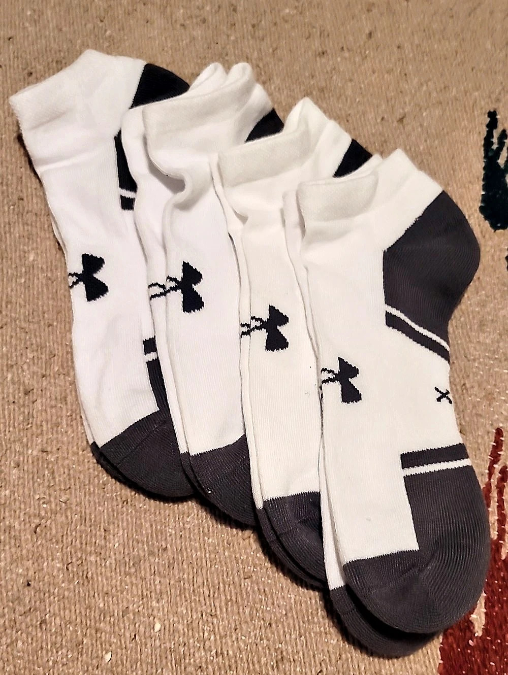 NWOT Under Armour Mens Cushioned No Show Socks Athletic Socks White & Gray XL